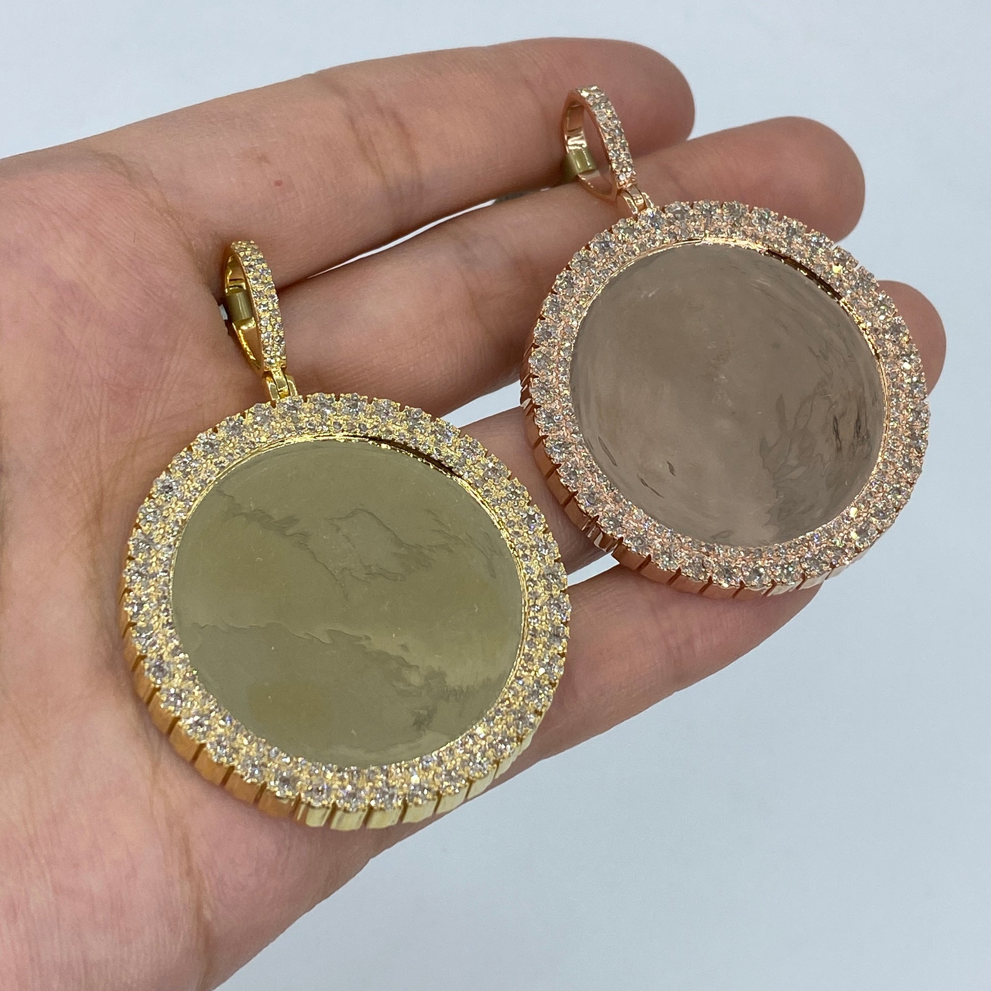 10K Circle Photo Diamond Pendant