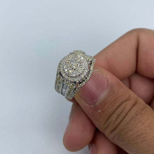 14K Circle Ring With Diamond Baguette Sides