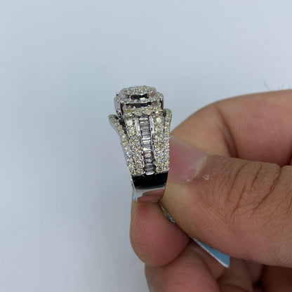 14K Circle Ring With Diamond Baguette Sides