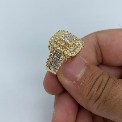 14K Rectangle Center Diamond Baguette Ring in Yellow