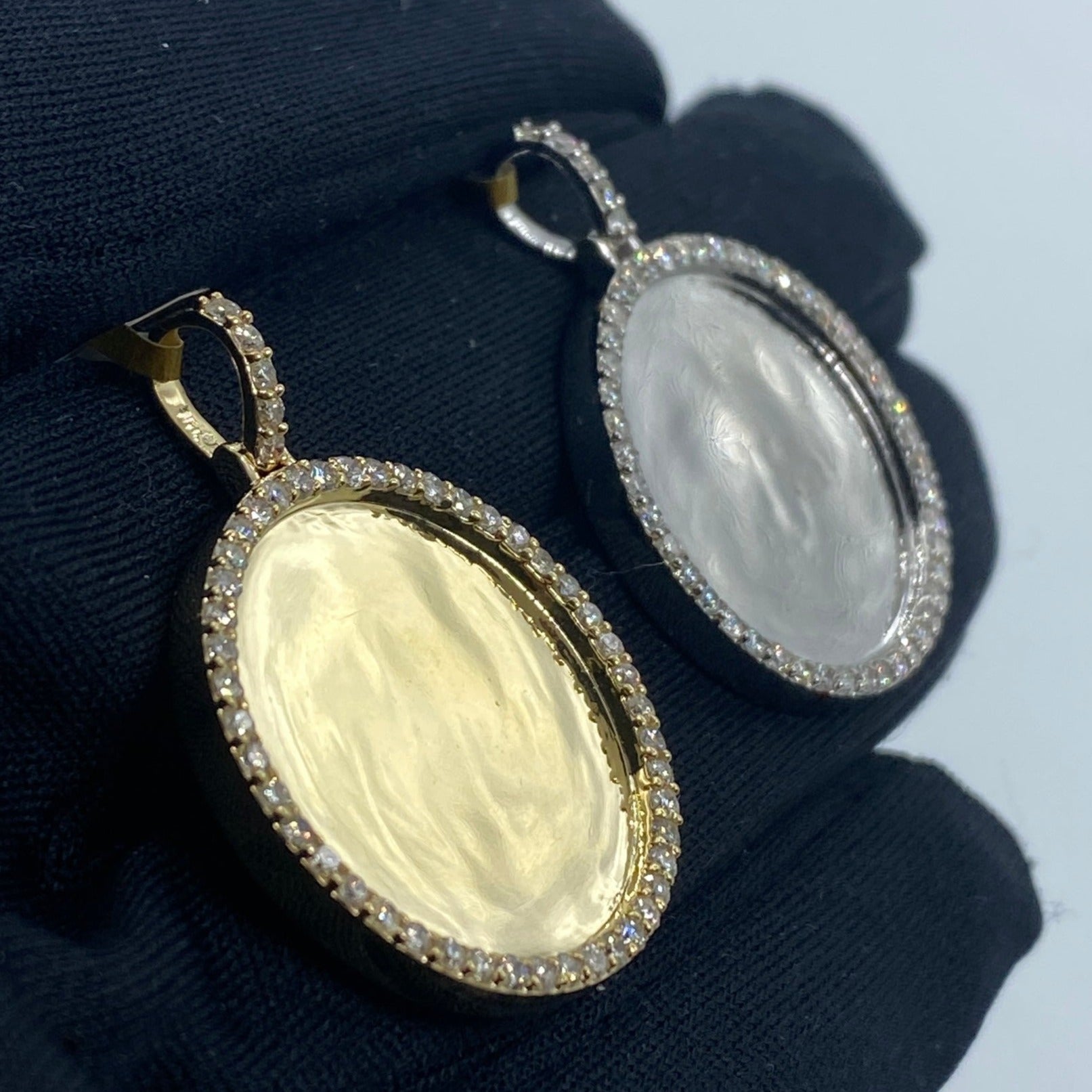 Circle Picture Diamond Pendant