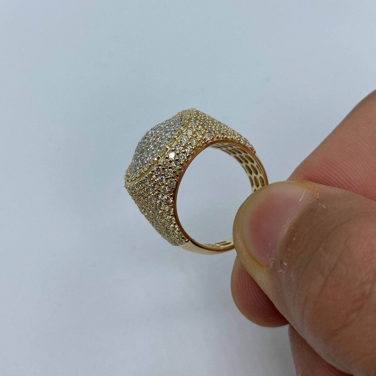 14K Circle White Face Diamond Ring