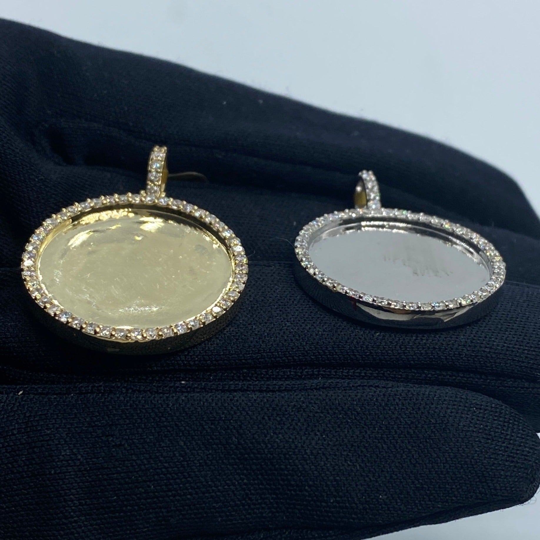 Circle Picture Diamond Pendant