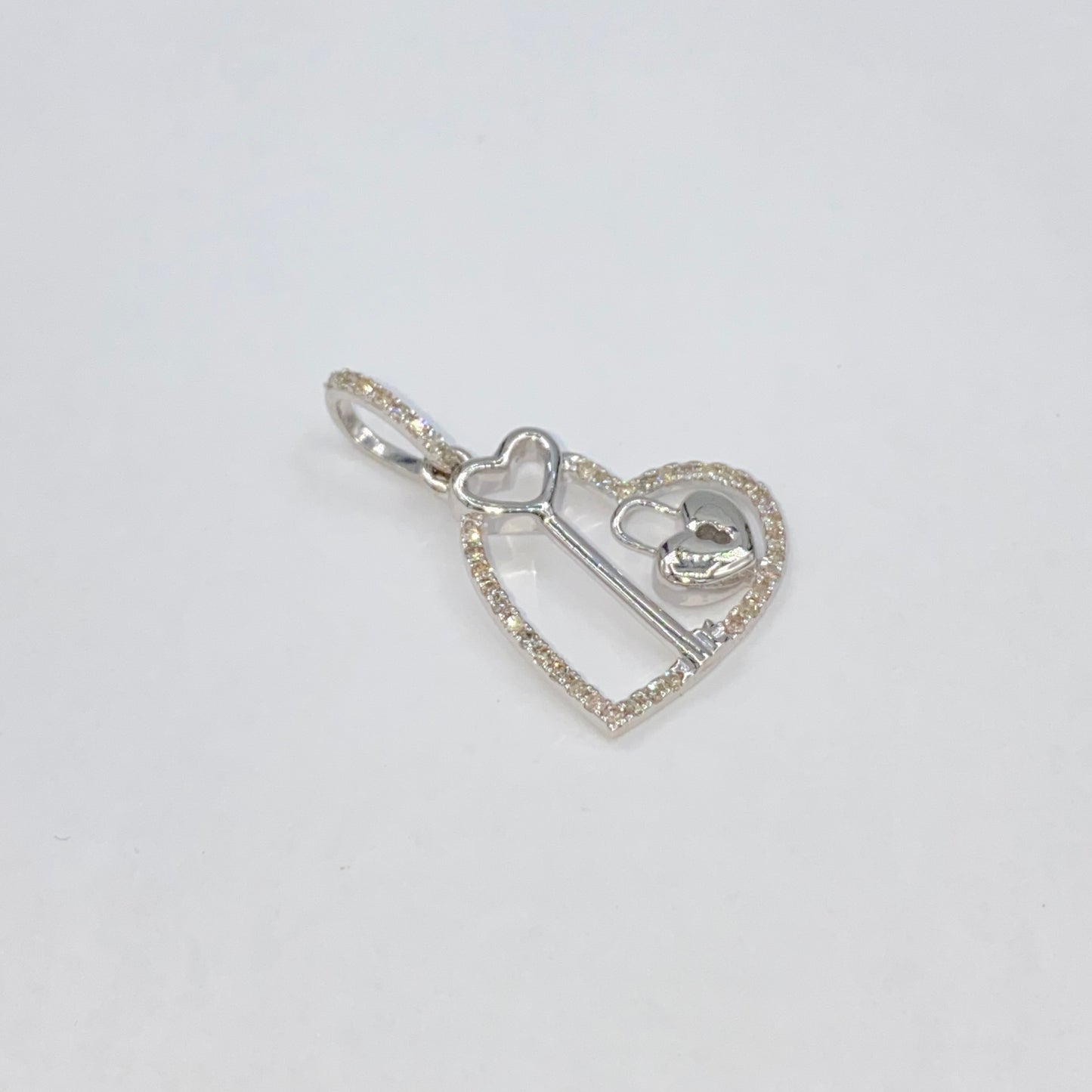 10K Key & Lock Heart Diamond Pendant