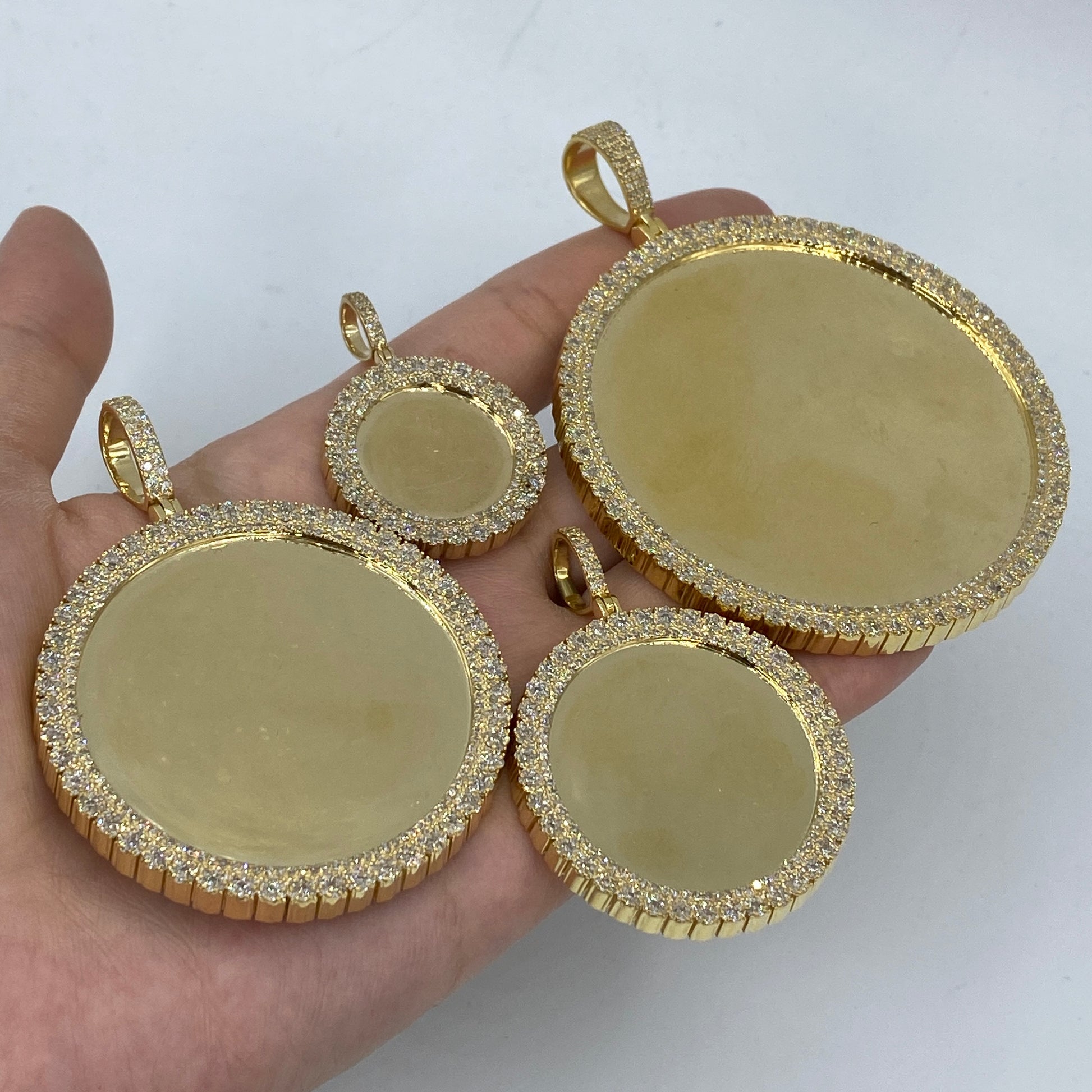 10K Circle Photo Diamond Pendant