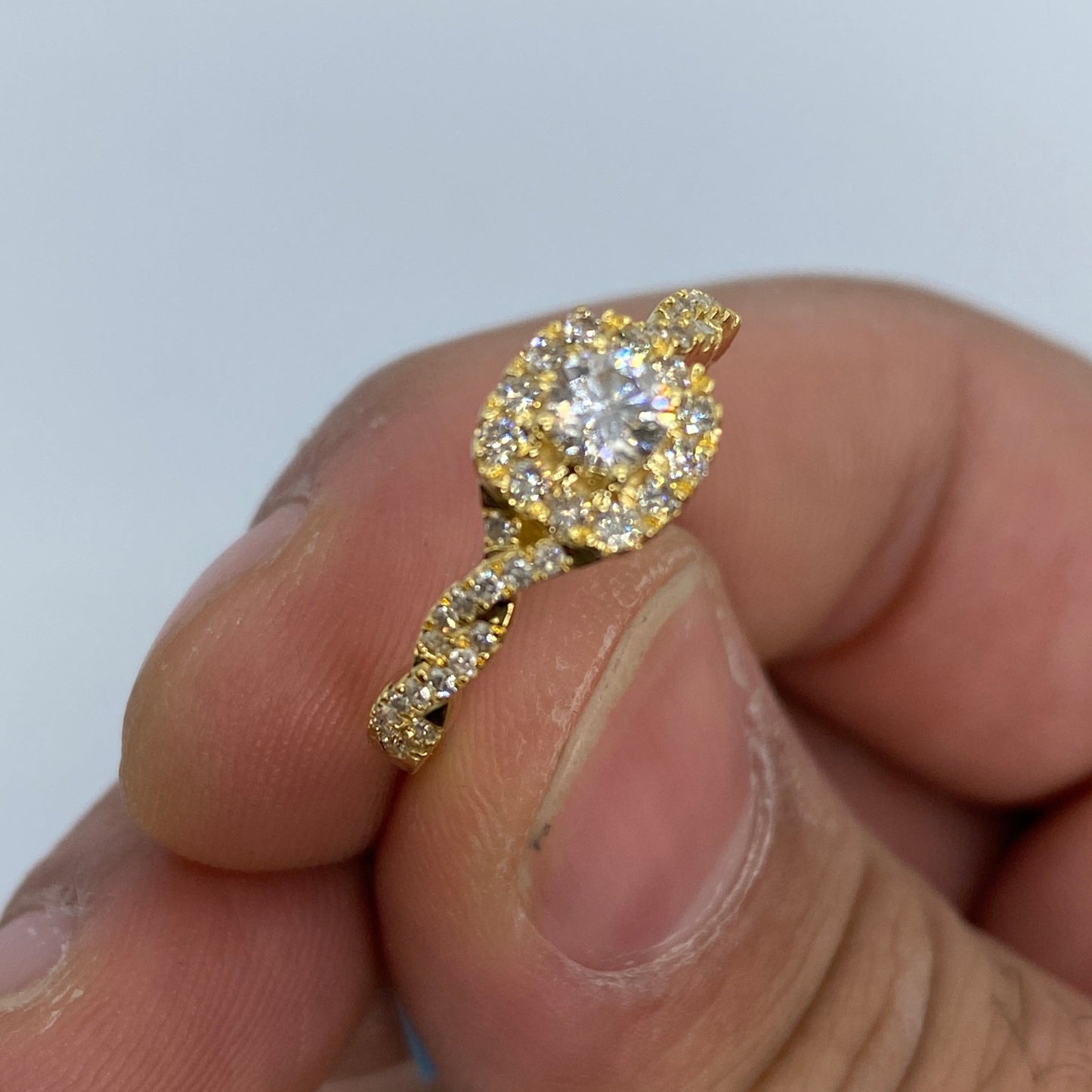 14K Large Center Stone Spiral Diamond Engagement Ring