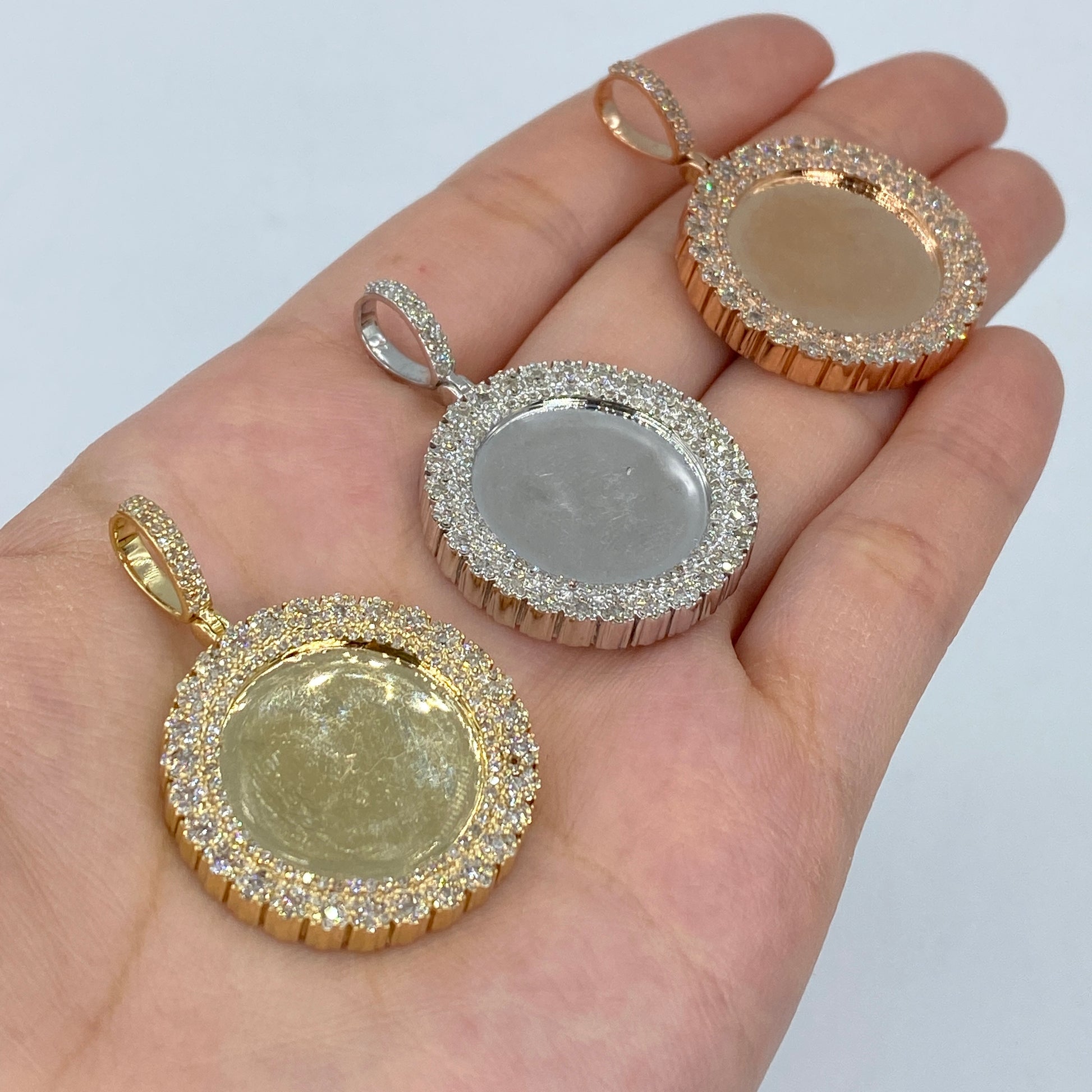 10K Circle Photo Diamond Pendant
