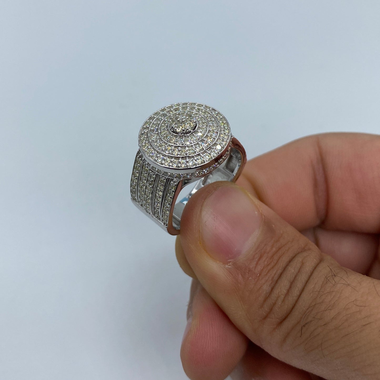 14K Circle Diamond Wave Ring