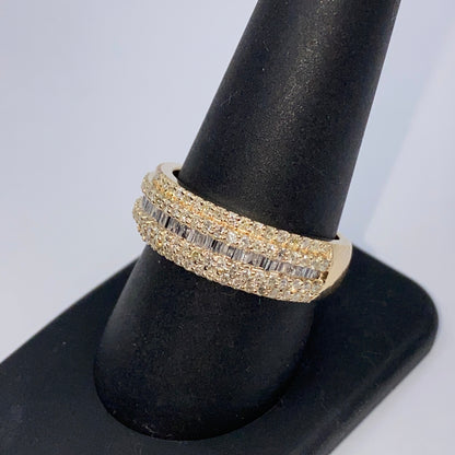 10K Succession Diamond Baguette Ring