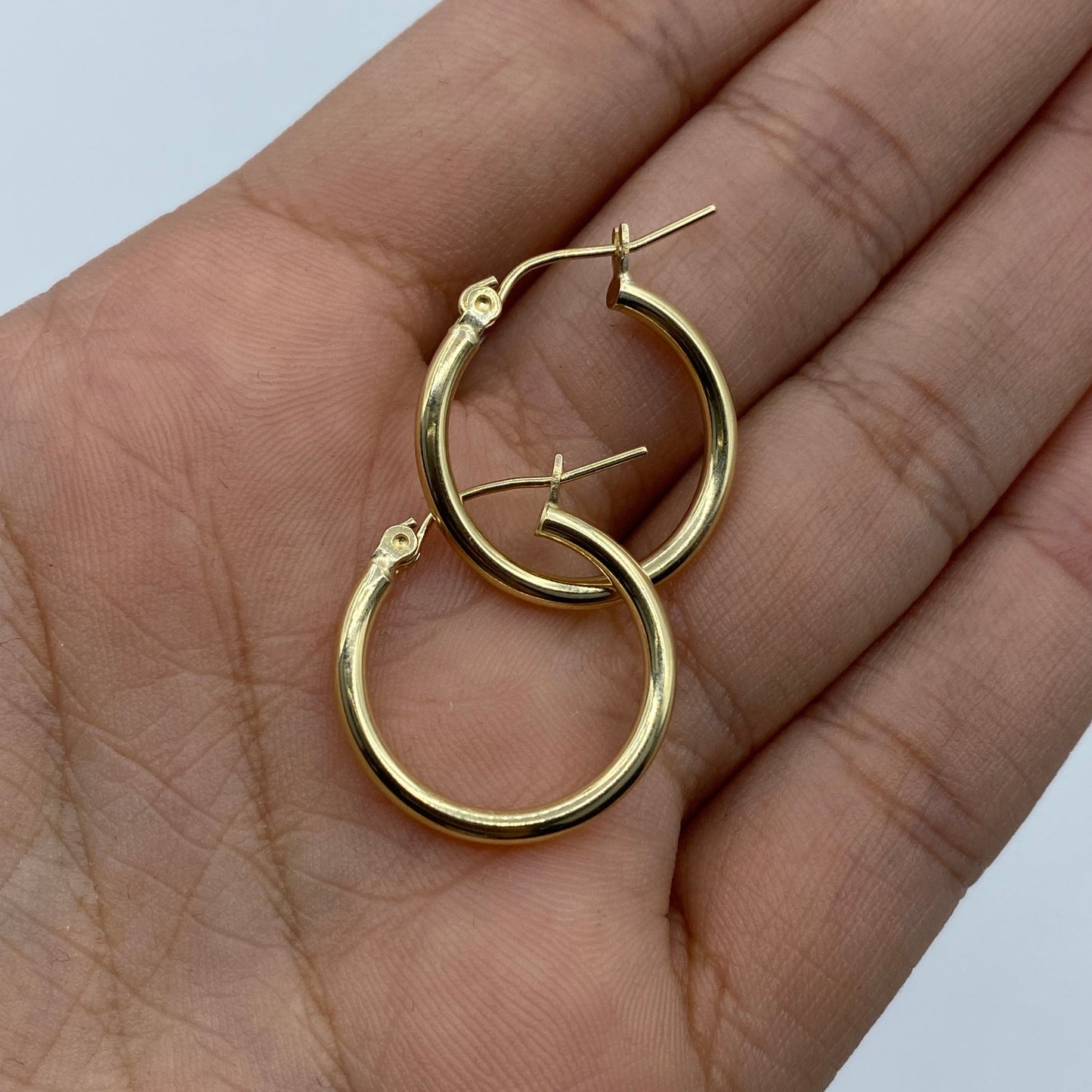10K Yellow Gold Hoop Earrings (2.2MM)