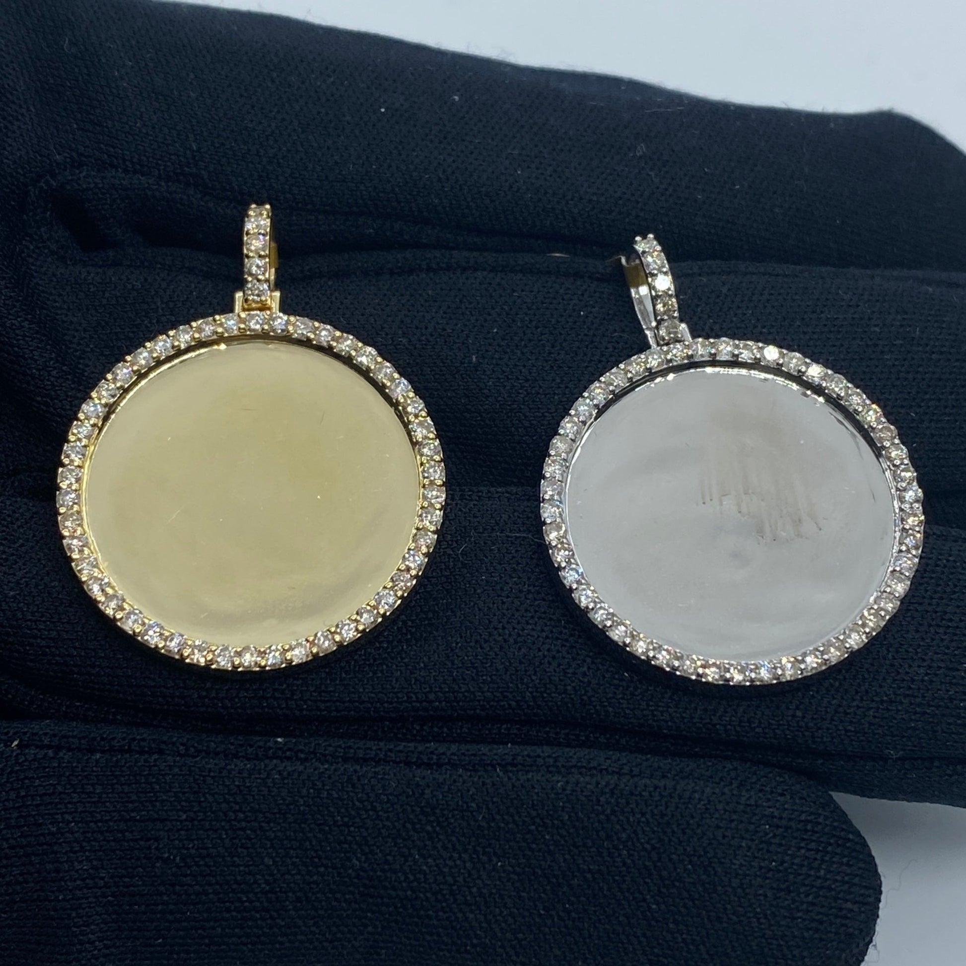 Circle Picture Diamond Pendant