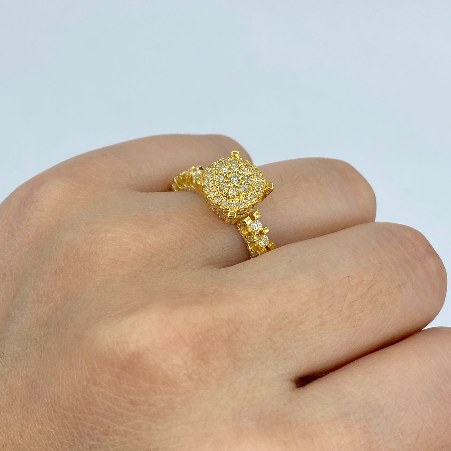 14K Luxe Circle Halo Diamond Engagement Ring
