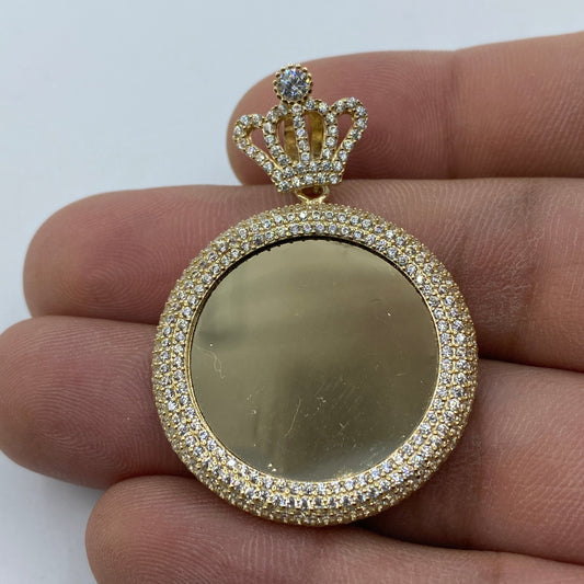 14K Crown Round Picture Pendant