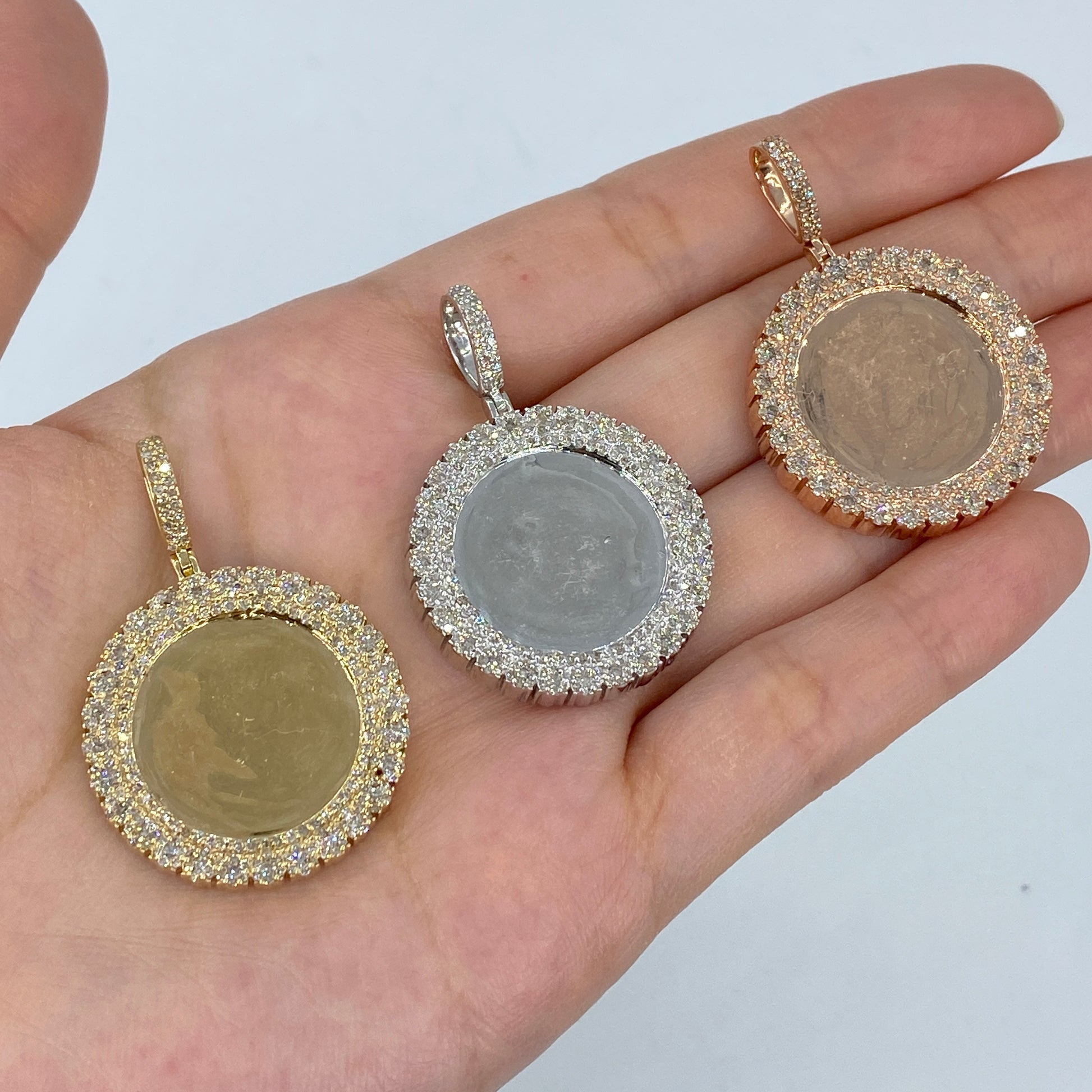 10K Circle Photo Diamond Pendant