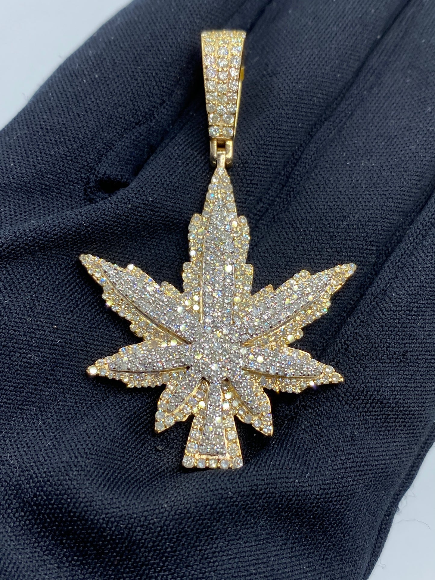 Weed Cannabis Pendant 3.7ct