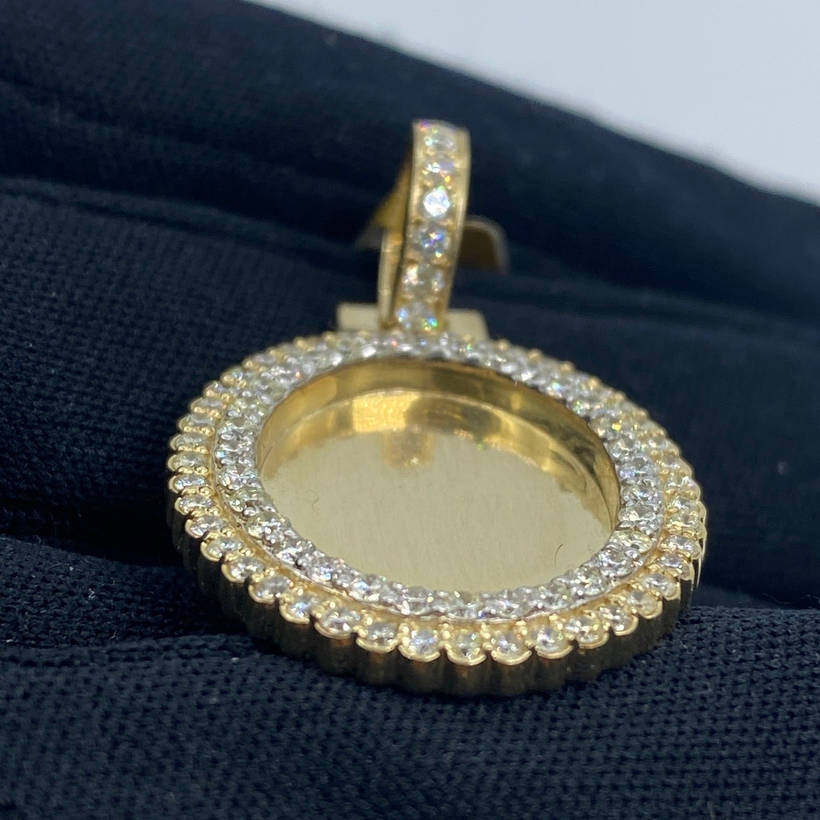 Oval Picture Diamond Pendant 2.2ct