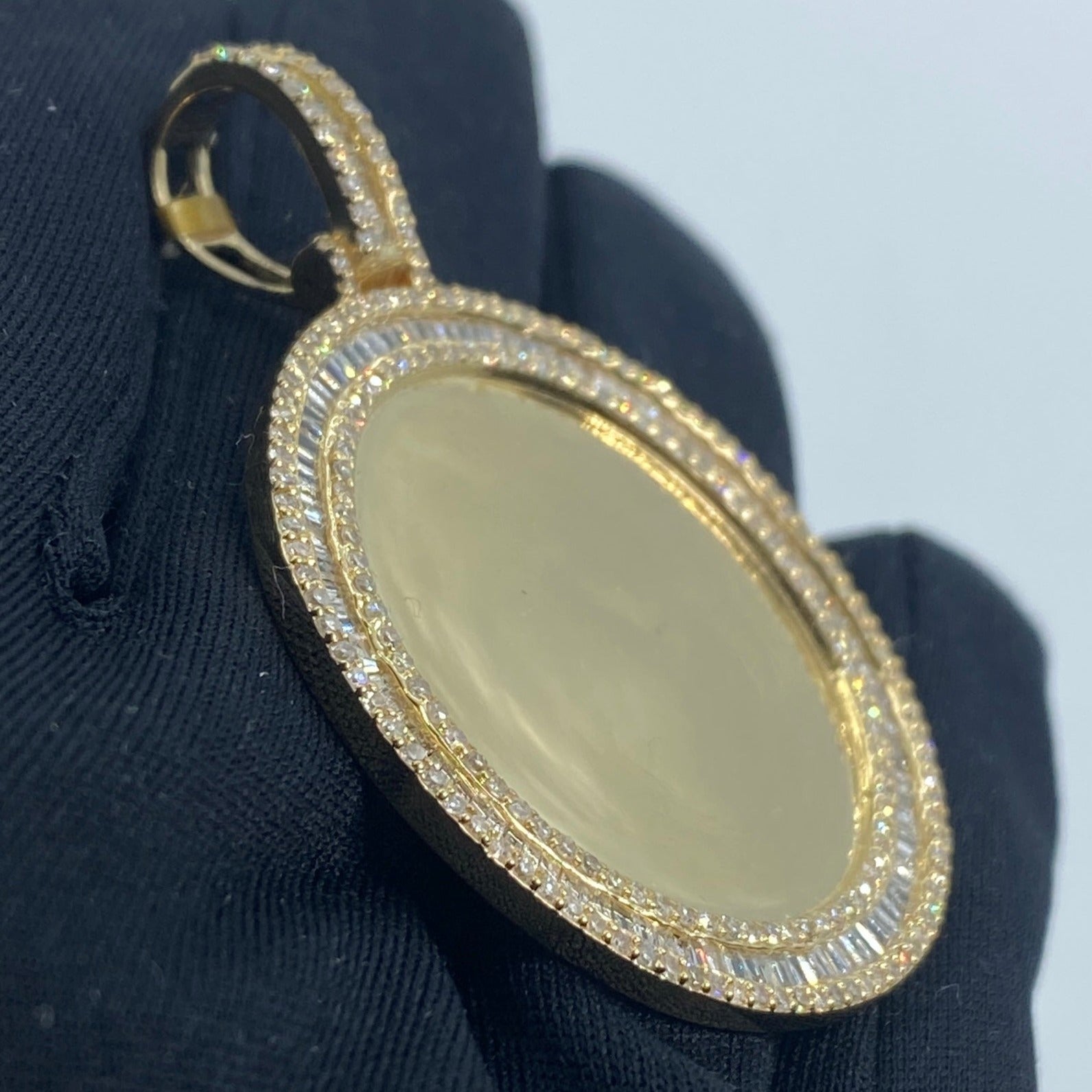 Circle Picture Diamond Baguette Pendant